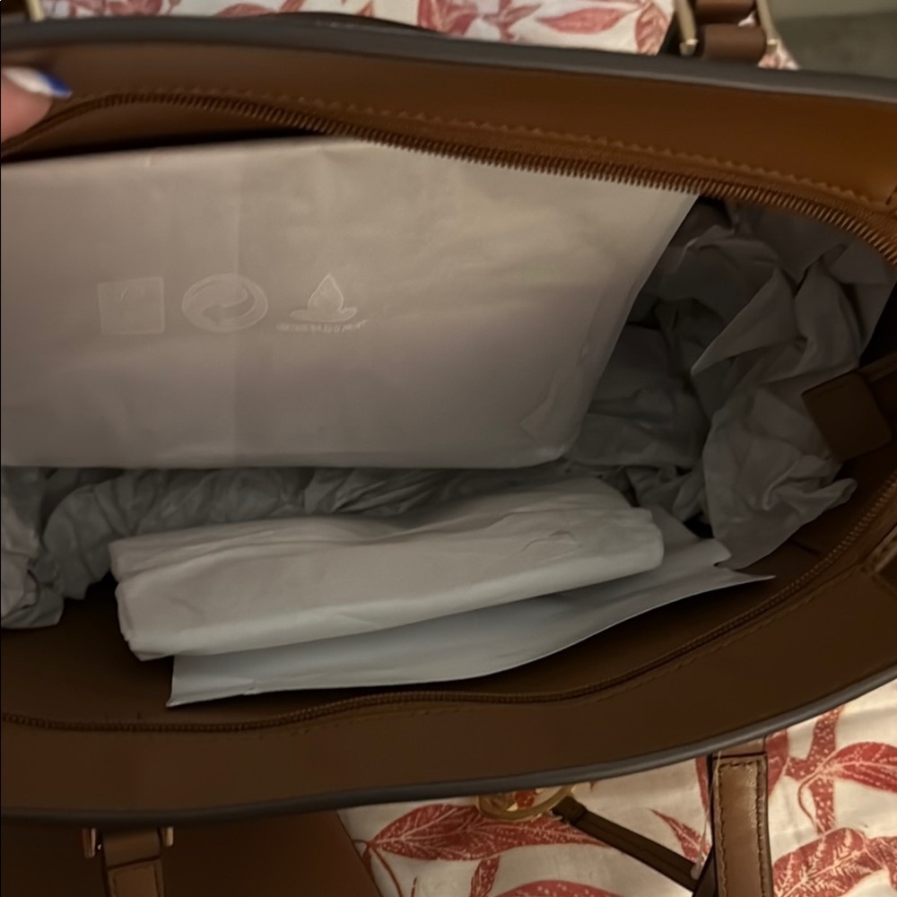 3 Michael Kors Brown and Cream bags - Picture 13 of 15